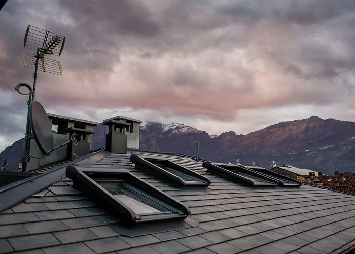 Lake Como Apartments